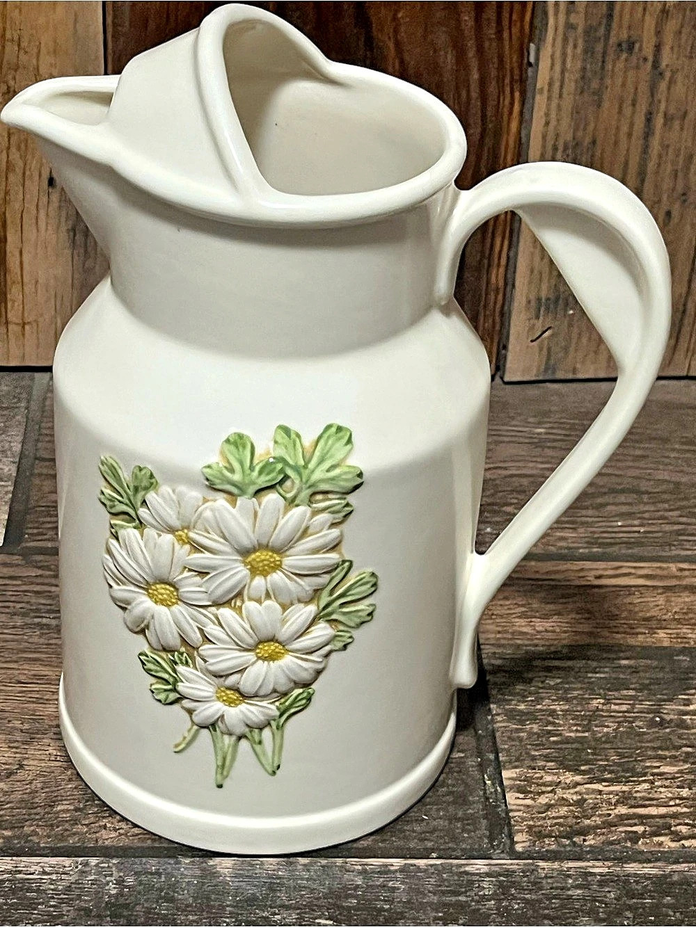 Metlock Poppytrail Sculptured Daisy pitcher